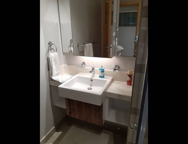 2 BEDROOM APARTMENT FOR SALE IN UMHLANGA CENTRAL